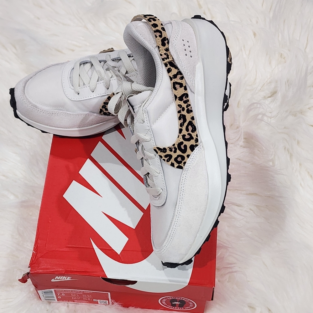 Nike Waffle Debut